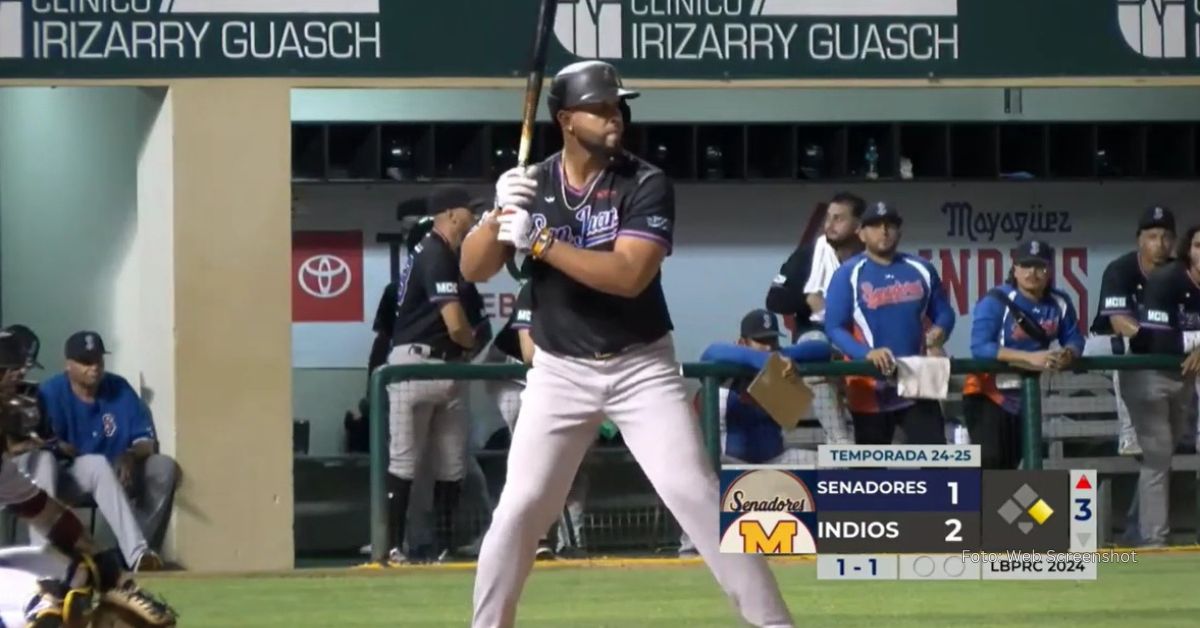 Jose Abreu con el uniforme de Senadores de San Juan