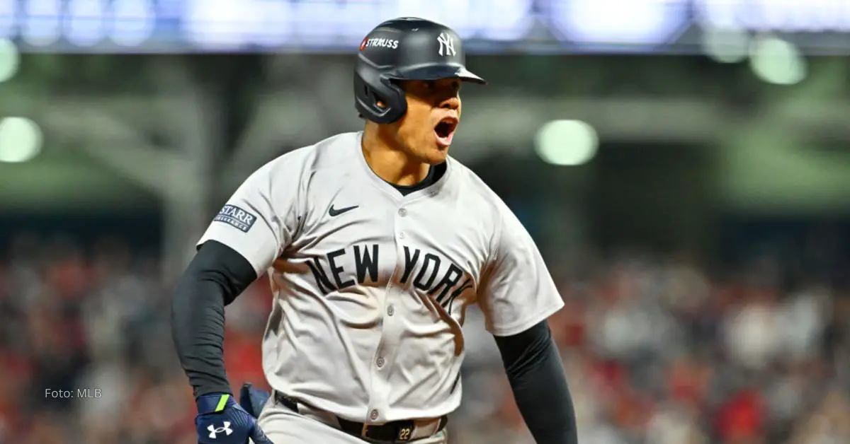 Juan Soto eufórico con uniforme de New York Yankees en MLB