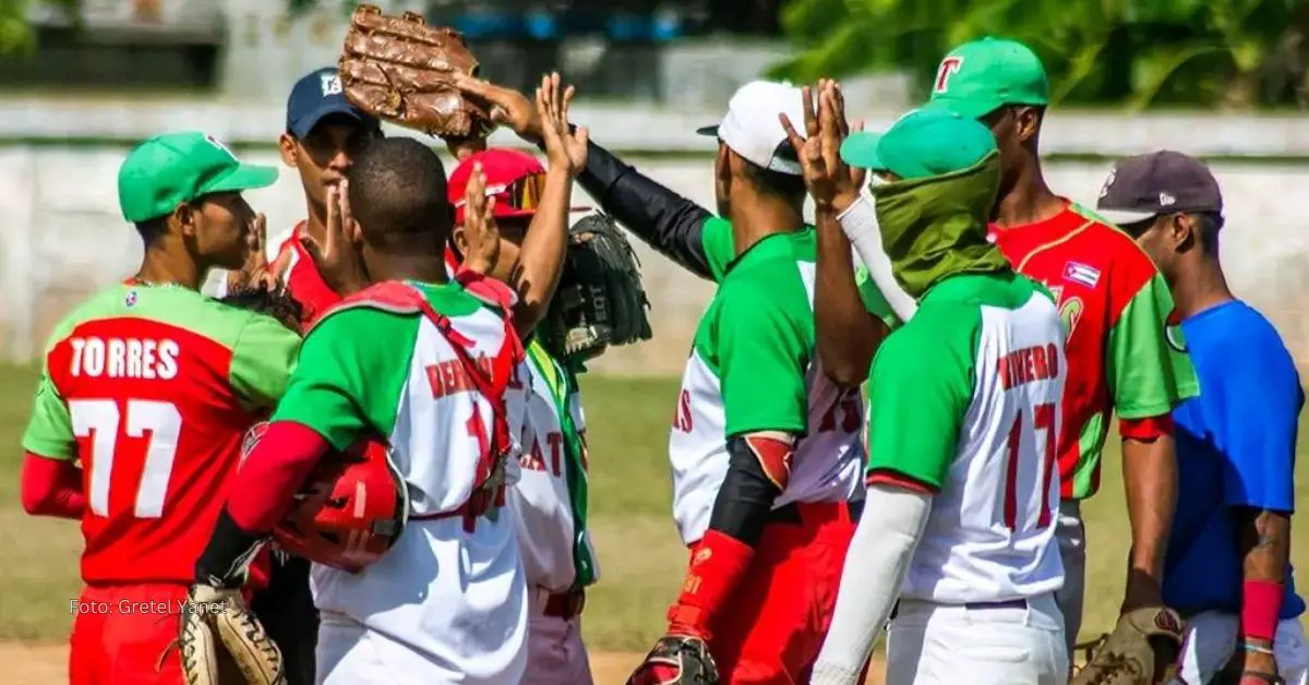 Equipo de Las Tunas celebrando