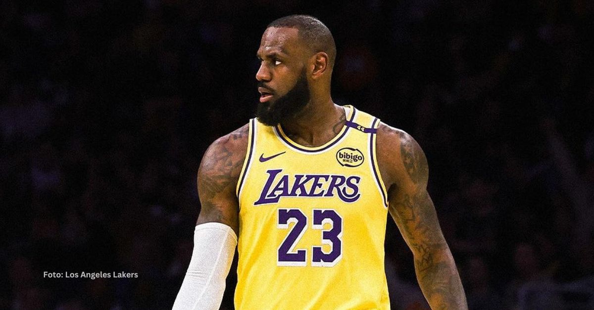 LeBron James en un juego de NBA con Los Angeles Lakers