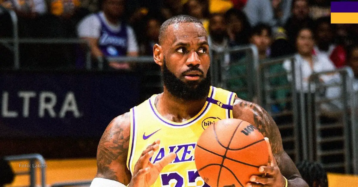 LeBron James jugando con Los Angeles Lakers