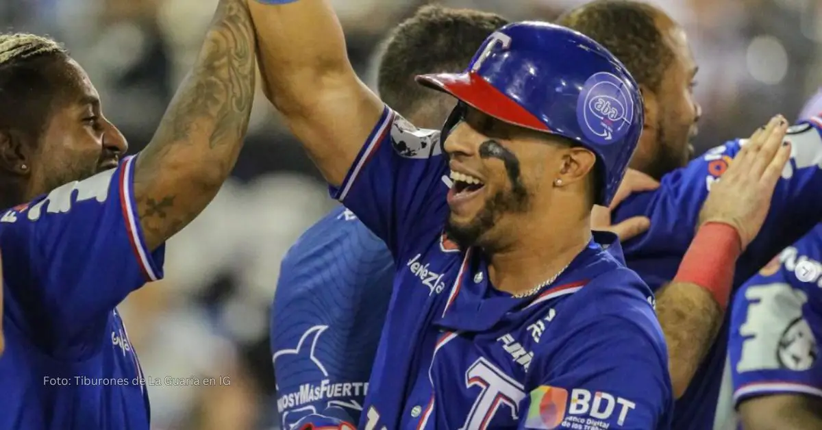 Leonys Martín celebrando con Tiburones de la Guaira