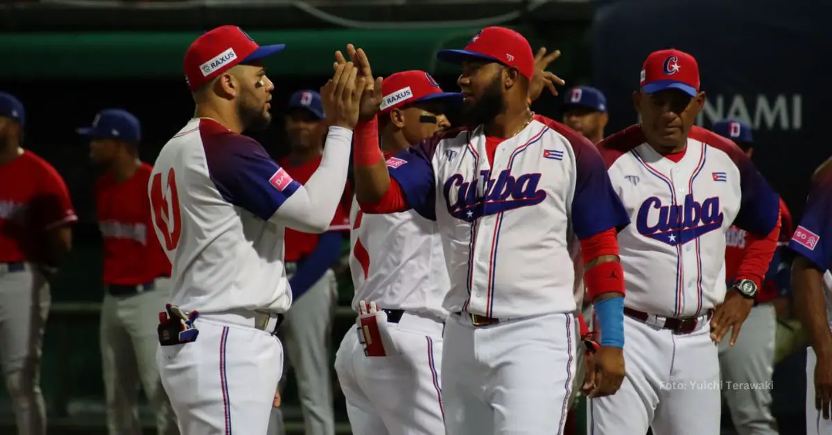 Equipo Cuba en el juego inaugural ante República Dominicana