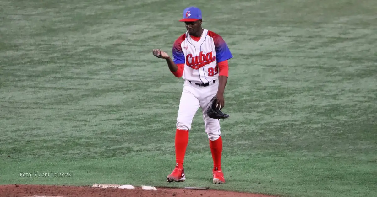 Livan Moinelo con uniforme del Equipo Cuba