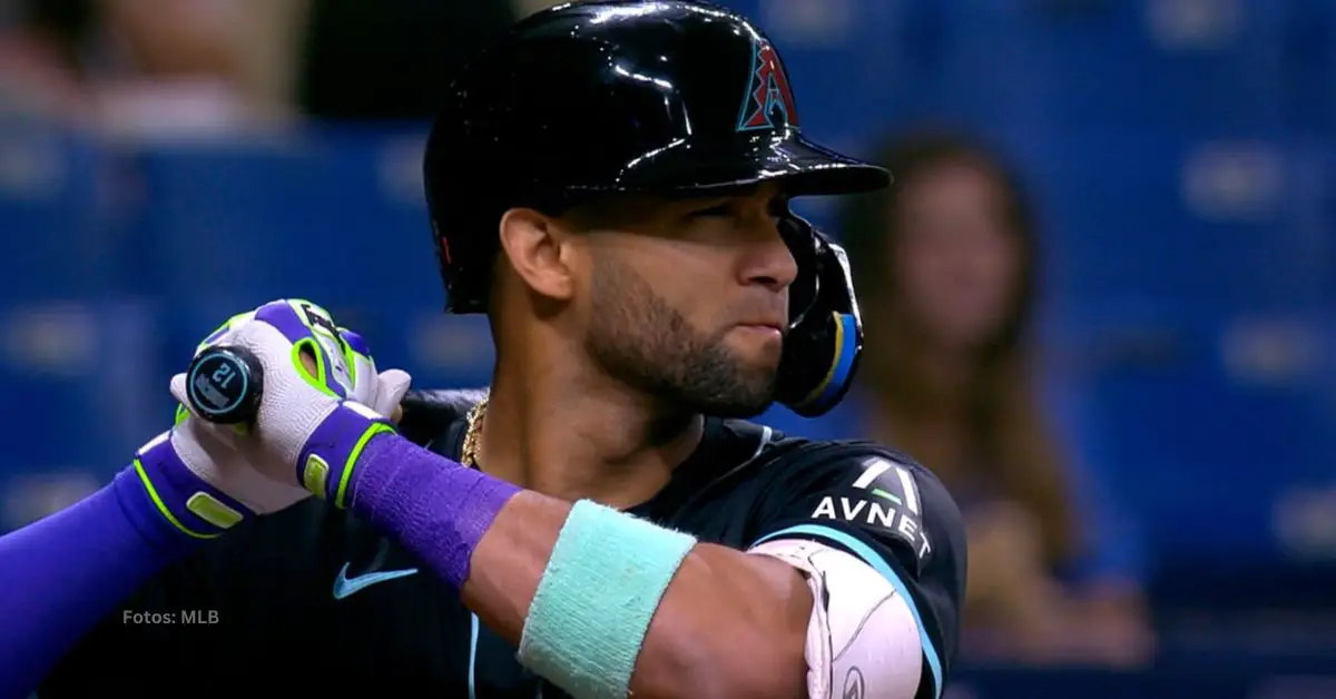 Lourdes Gurriel Jr. tomando turno con Arizona Diamondbacks