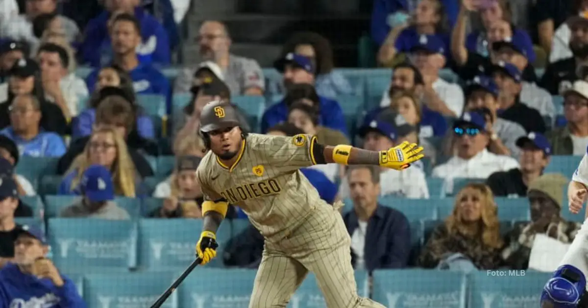 Luis Arráez bateando con San Diego Padres