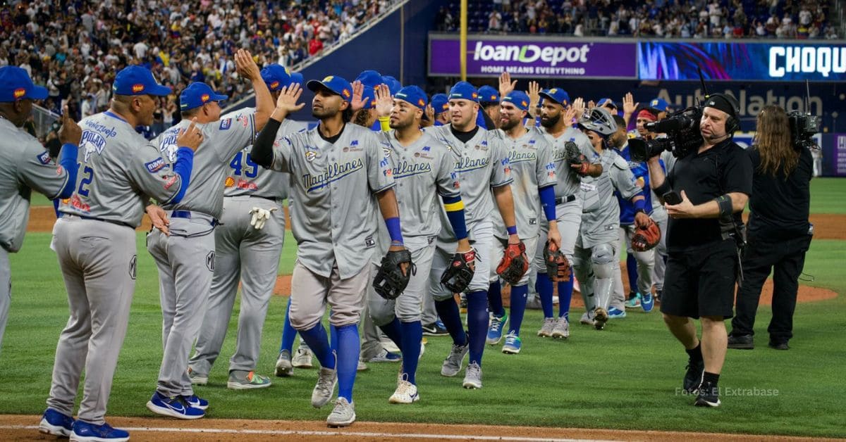 Navegantes del Magallanes celebrando el triunfo