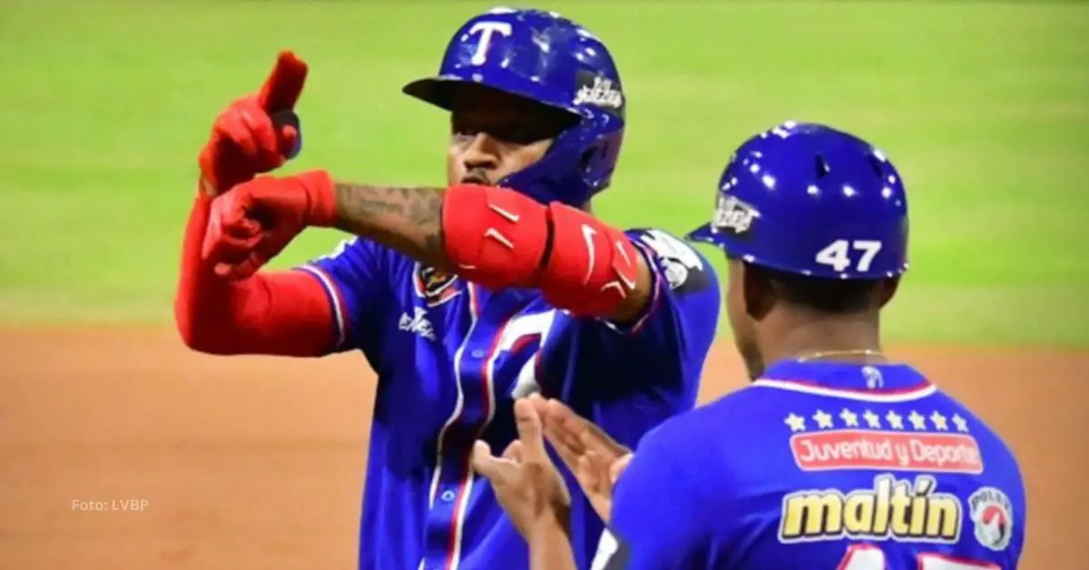 Maikel García con Tiburones de La Guaira