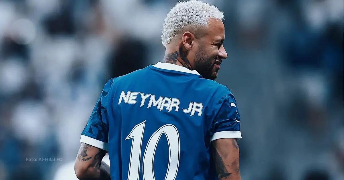 Neymar Jr. con el uniforme del Al-Hilal FC