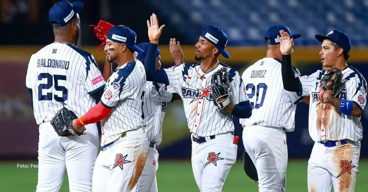 Jugadores del equipo de Panamá celebrando tras conseguir la victoria