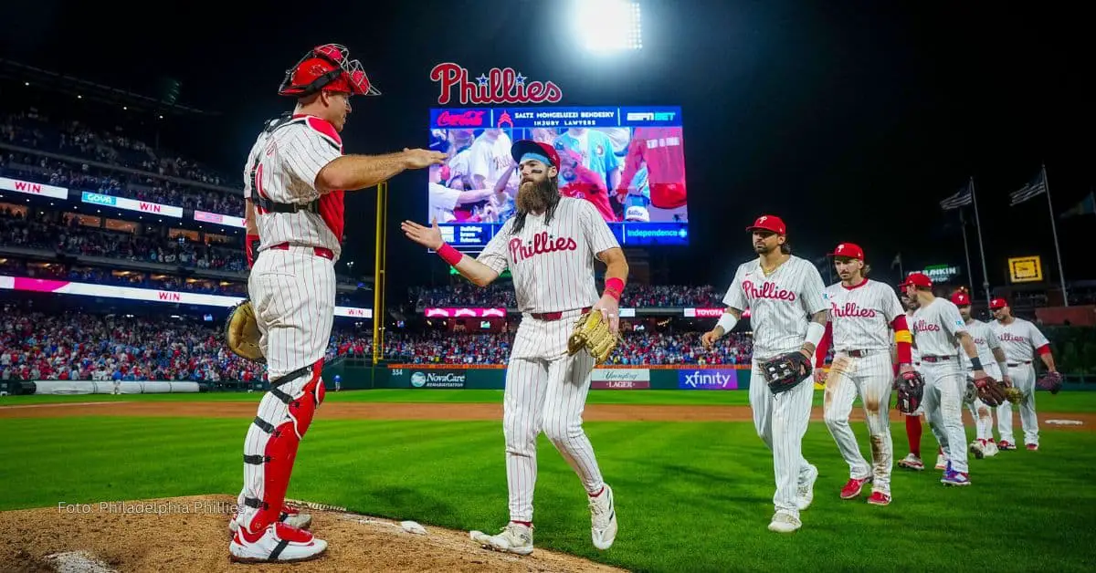 Philadelphia Phillies celebrando triunfo en MLB