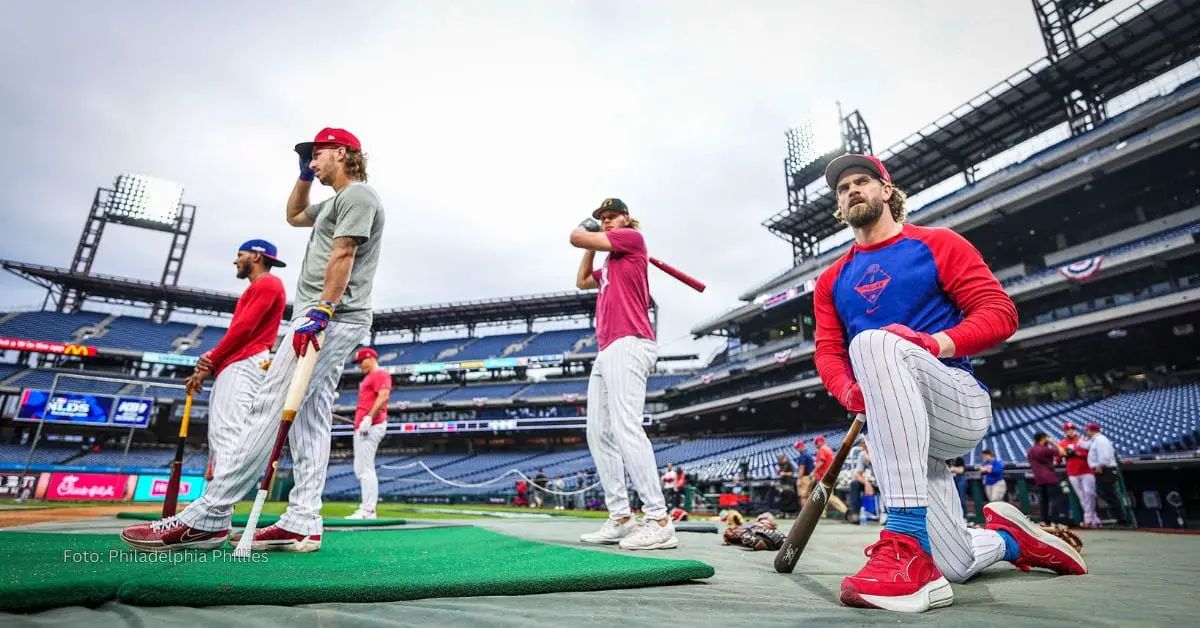 Jugadores de Philladelphia Philles entrenando