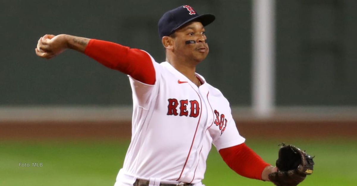 Rafael Devers con uniforme de Boston Red Sox