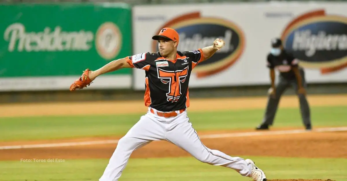 Raúl Valdés con Toros del Este