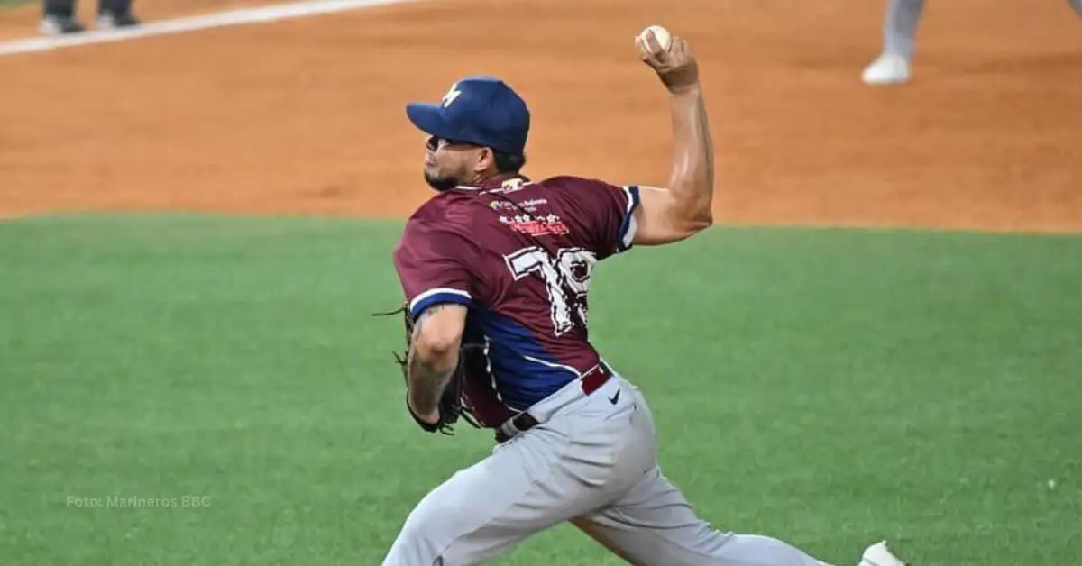 Reynaldo Alvarez lanzando en la Liga Mayor de Venezuela