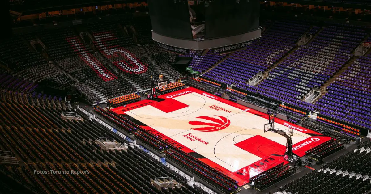 Scotiabank Arena con el mosaico del 15 en honor a Vince Carter