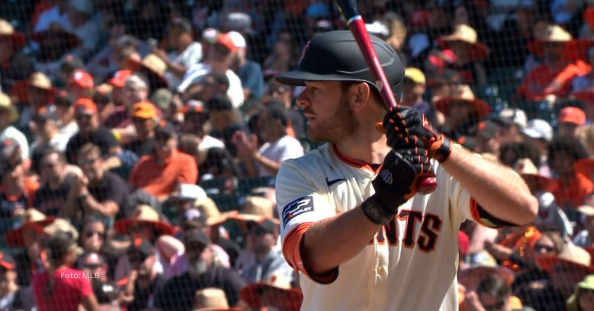 Trenton Brooks tomando turno con San Francisco Giants