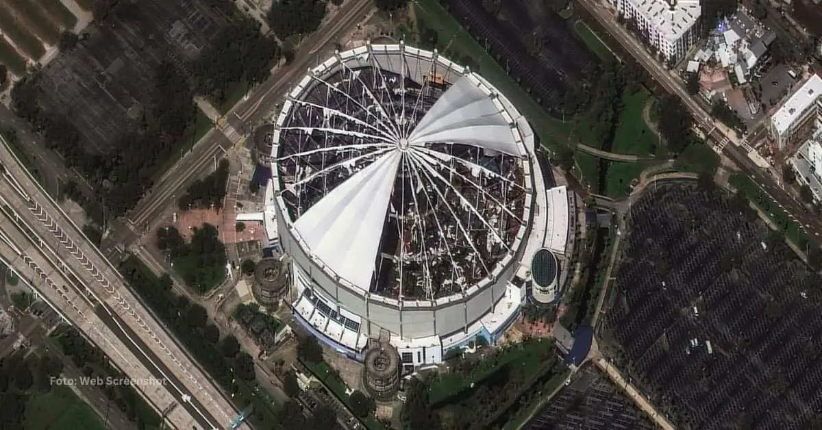 Estadio Tropicana Field devastado por el Huracán Milton