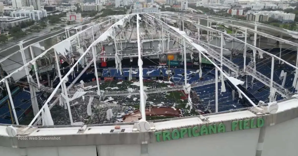 Estadio Tropicana Field devastado por el Huracán Milton