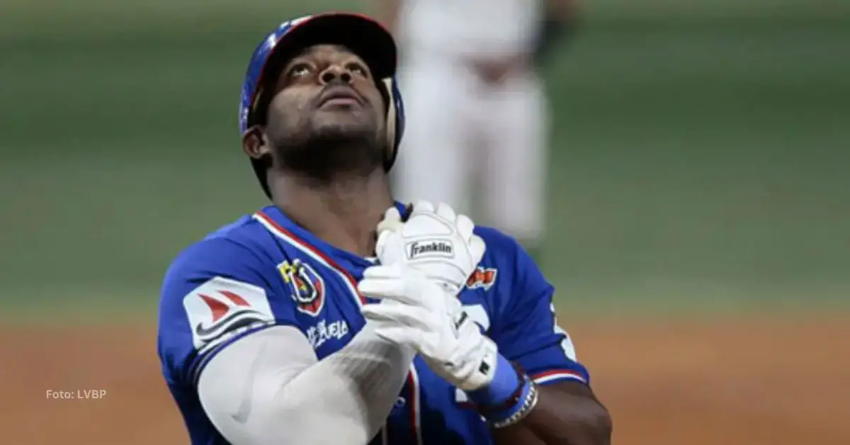 Yasiel Puig con Tiburones de La Guaira