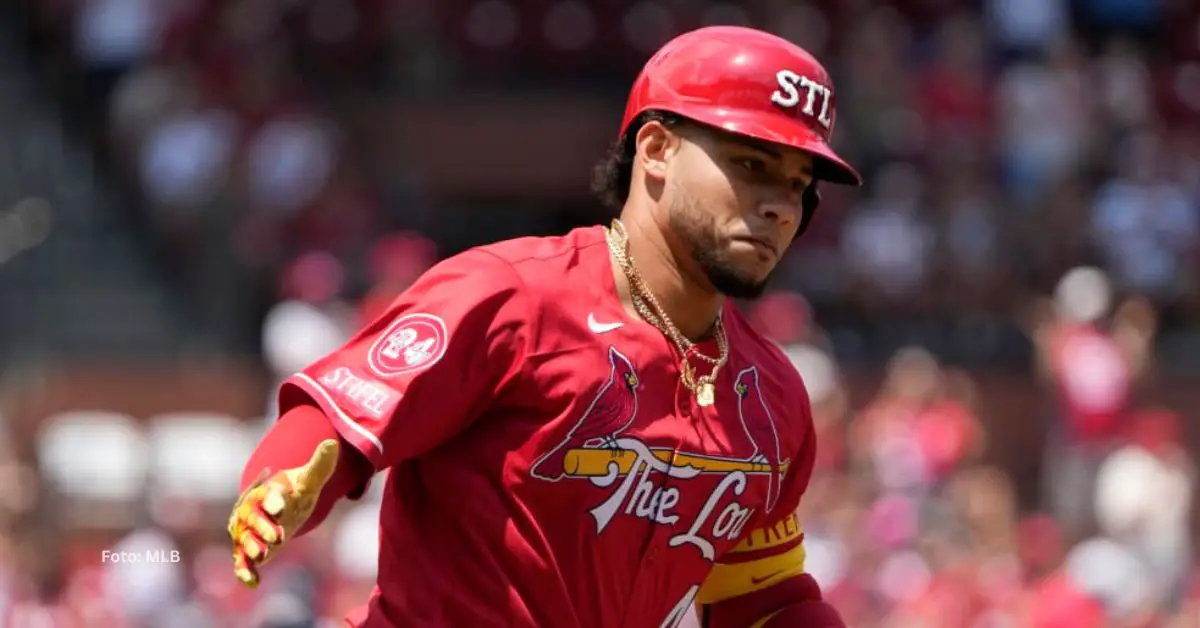 Willson Contreras recorriendo las bases con St. Louis Cardinals