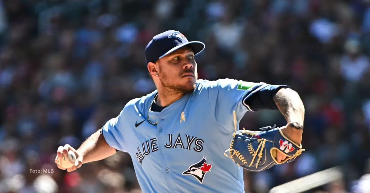 Yariel Rodríguez lanzando con Toronto Blue Jays