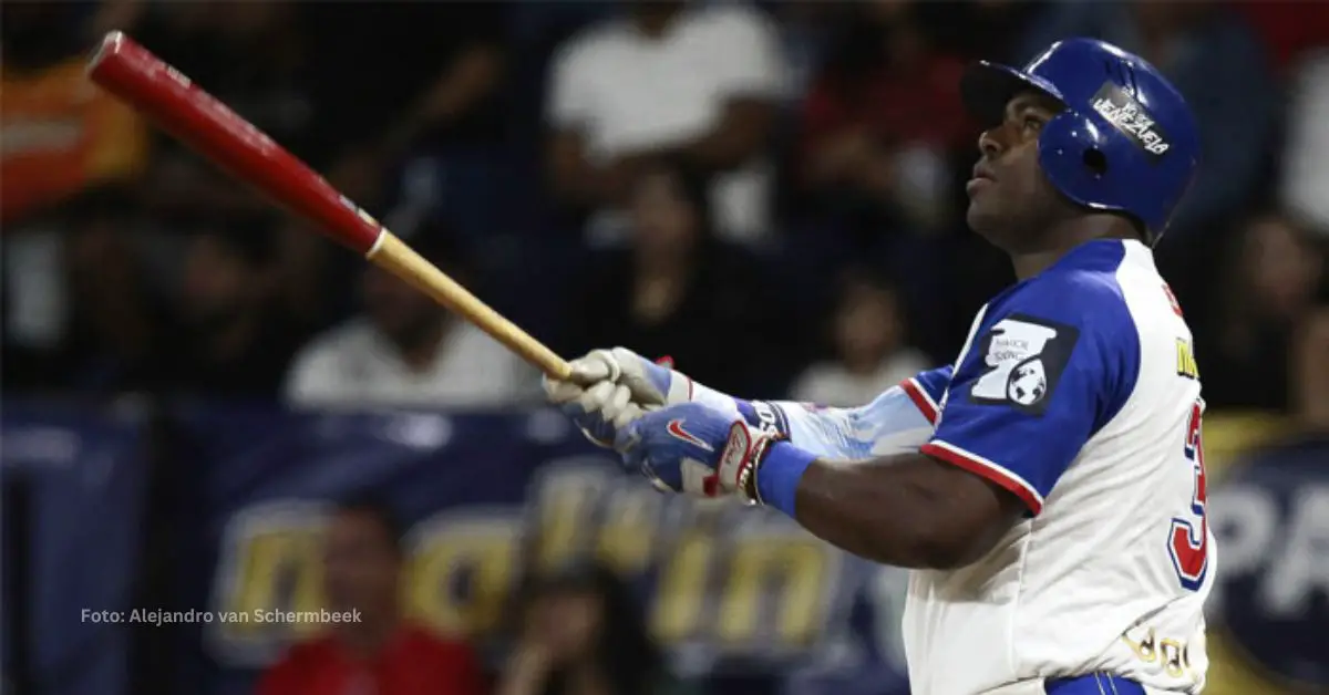 Yasiel Puig con Tiburones de La Guaira