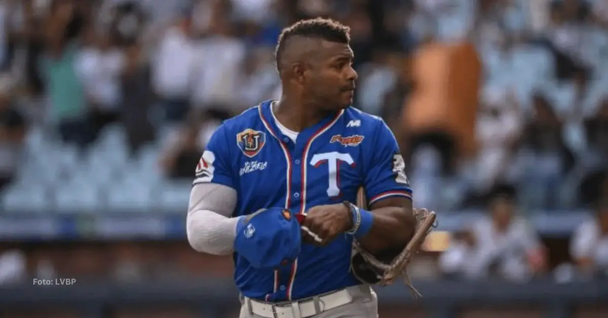 Yasiel Puig con Tiburones de La Guaira