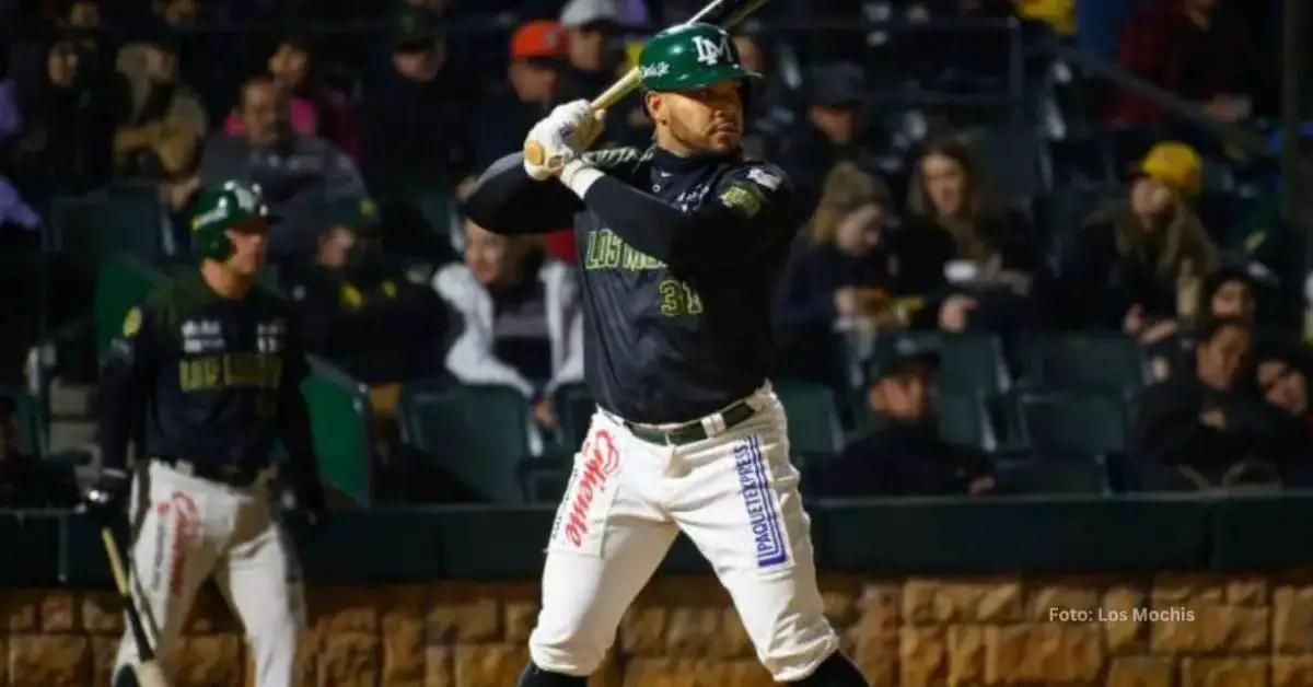 Yasmany Tomas tomando un turno con Los Mochis