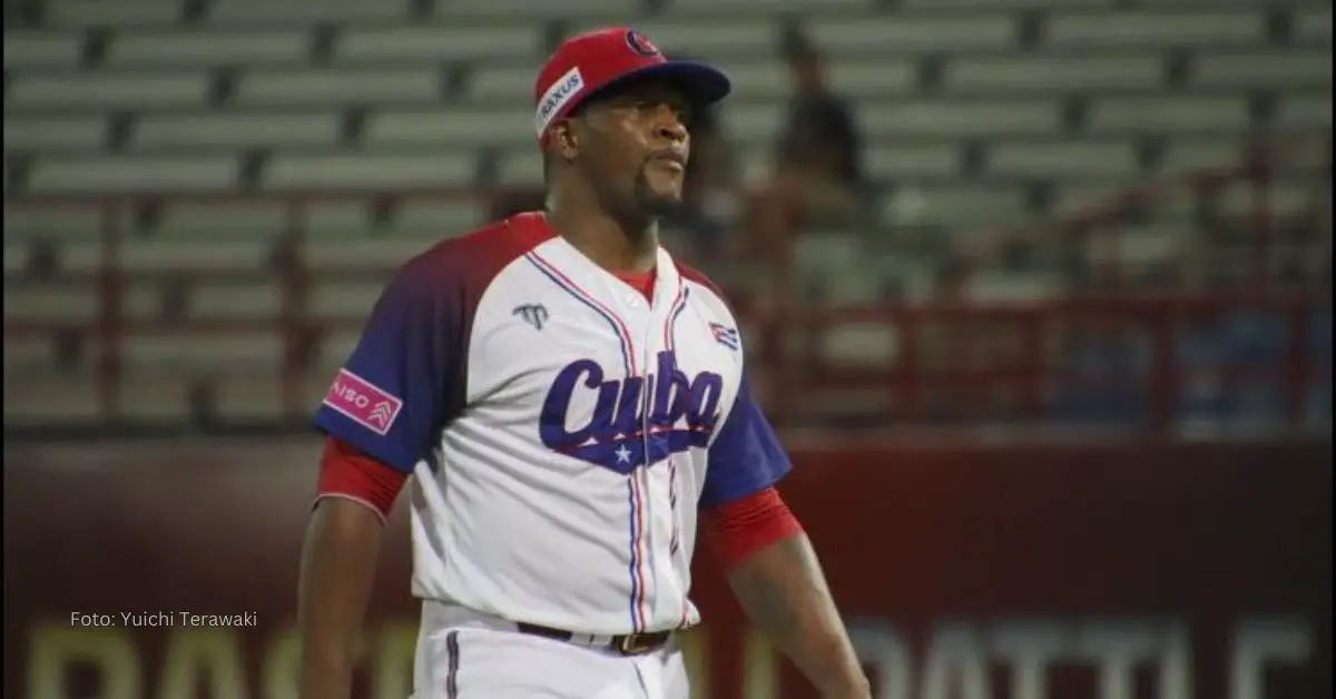 Yoennis Yera con Equipo Cuba en Premier 12