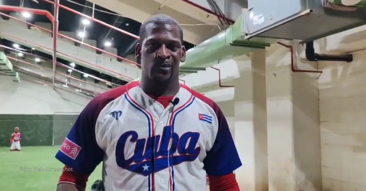 Yoennis Yera con Equipo Cuba en Premier 12