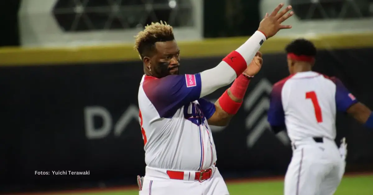 Yadir Drake con el equipo Cuba en Premier 12