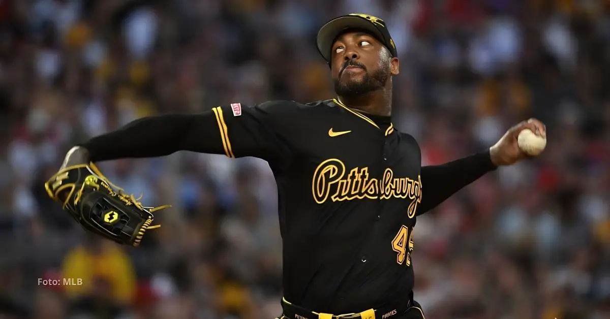 Aroldis Chapman lanzando con Pittsburgh Pirates en MLB 2024