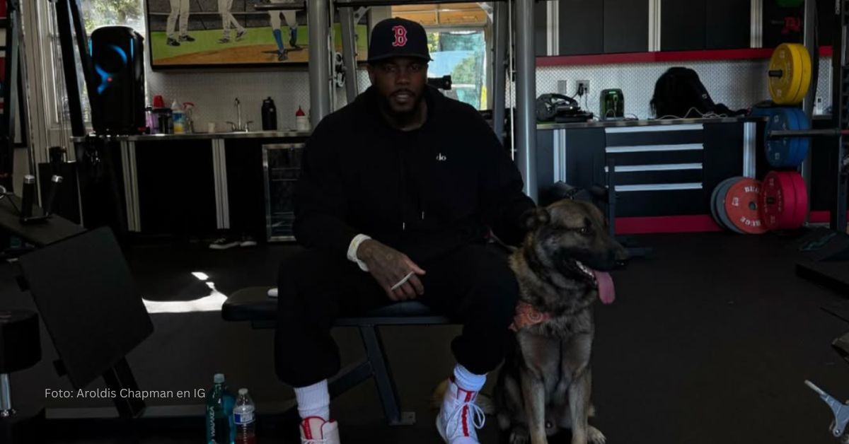 Aroldis Chapman junto a su perro