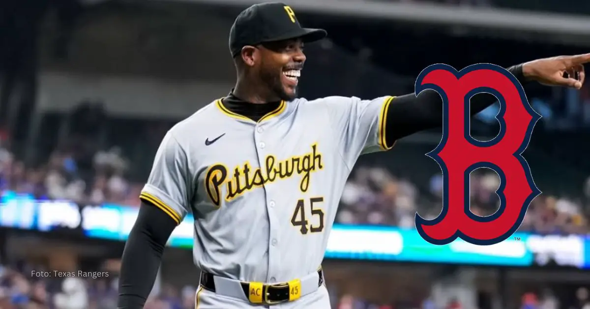 Aroldis Chapman sonriendo con uniforme de Pittsburgh Pirates