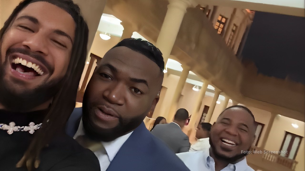 Fernando Tatis Jr., David Ortiz y Edwin Encarnación en un evento