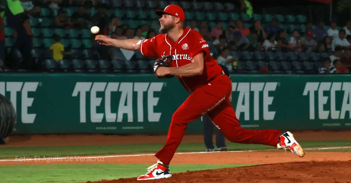 Lazaro Blanco lanzando con El Aguila de Veracruz