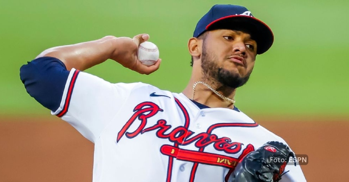 Huascar Ynoa lanzando con Atlanta Braves