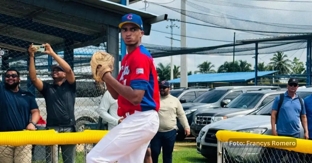 Jan Cabrera con la camisa de Cuba