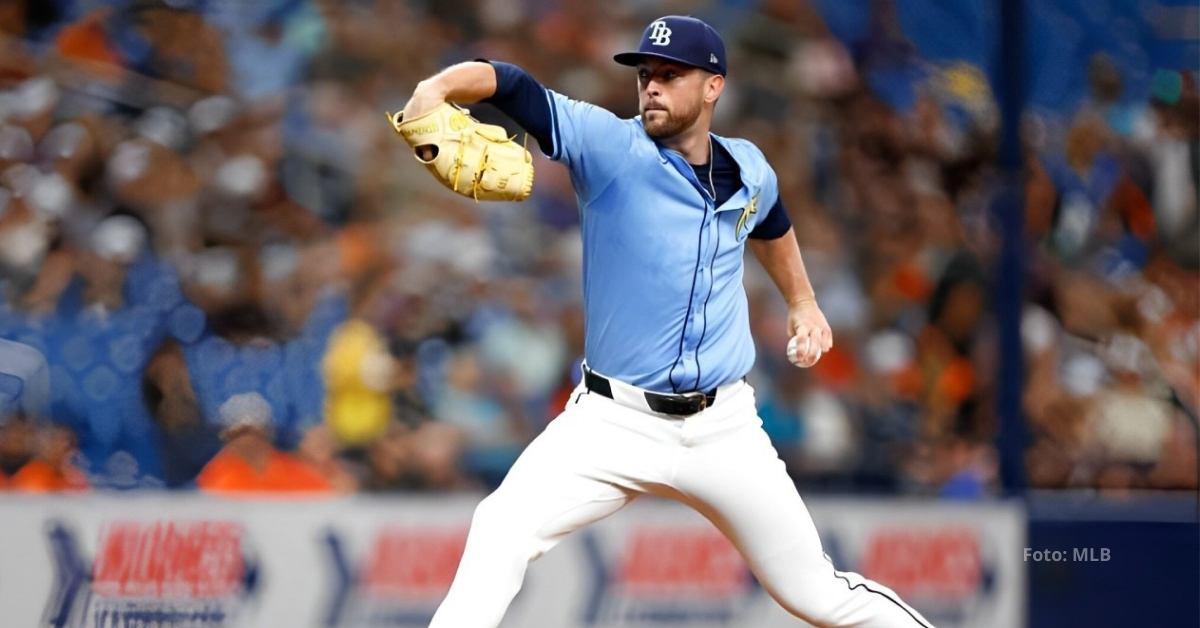 Jeffrey Springs lanzando con Tampa Bay Rays