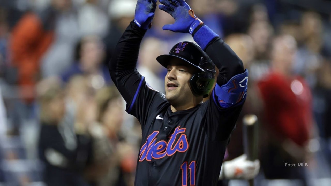 José Iglesias celebrando con el uniforme de New York Mets. Agencia Libre MLB