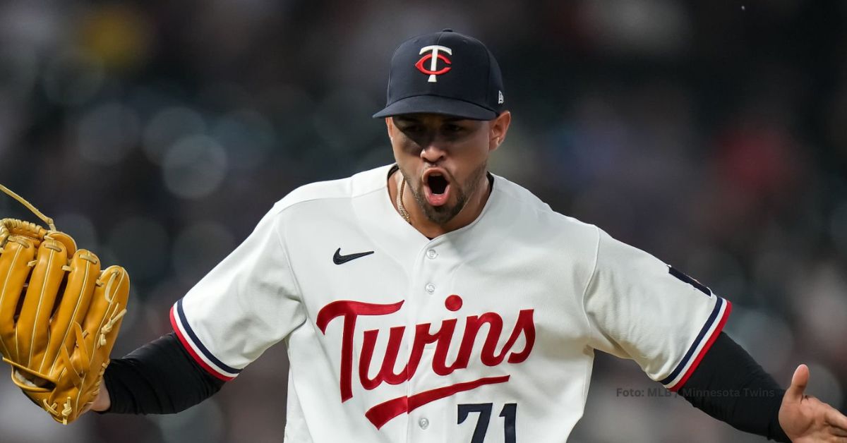 Boston Red Sox Jovani Moran celebrando con uniforme de Twins