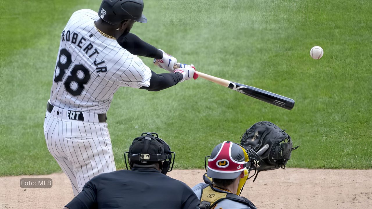 Luis Robert Jr con uniforme de Chicago White Sox