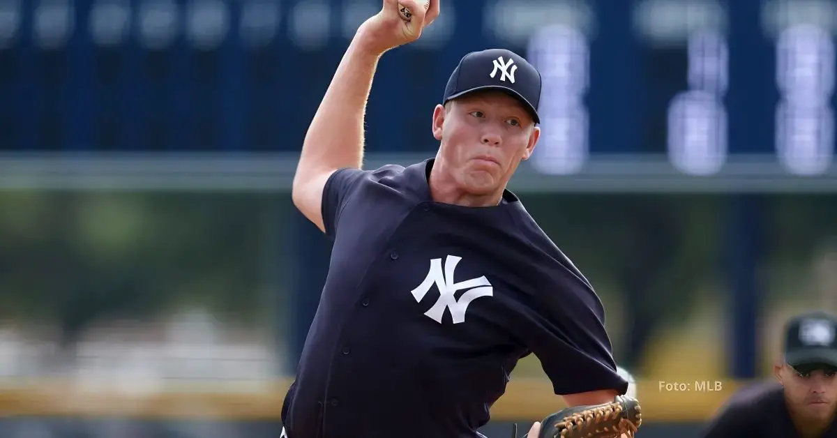 Matt Sauer lanzando con New York Yankees en Spring Training