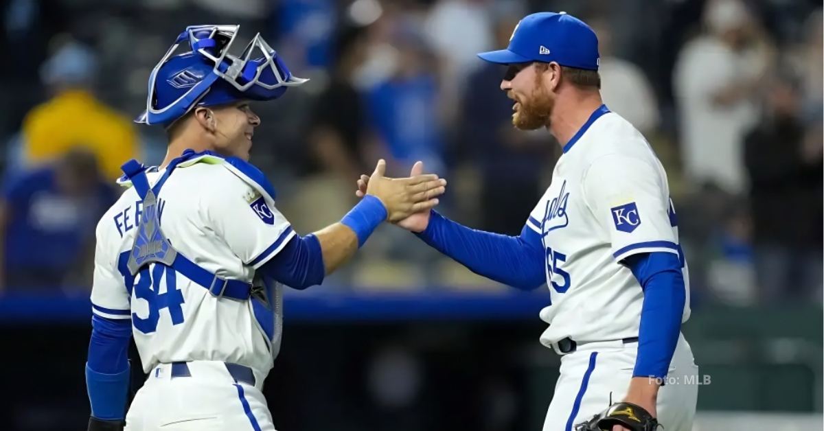 Matt Sauer festejando con Freddy Fermín en Kansas City Royals. Los Angeles Dodgers