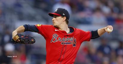 Max Fried en un juego con el uniforme de Atlanta Braves