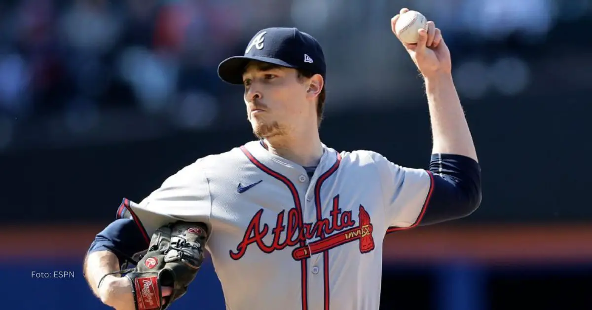 Max Fried lanzando con Atlanta Braves