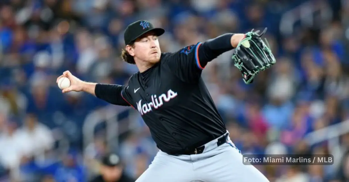 Mike Baumann lanzando con Miami Marlins