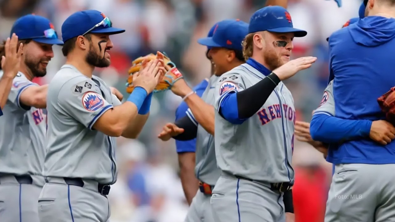 Jugadores de New York Mets celebrando un triunfo