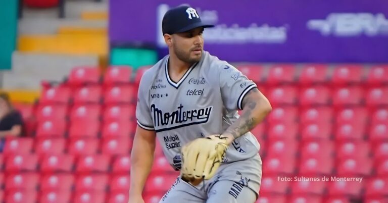 Norge Luis Ruiz en la lomita con Sultanes de Monterrey